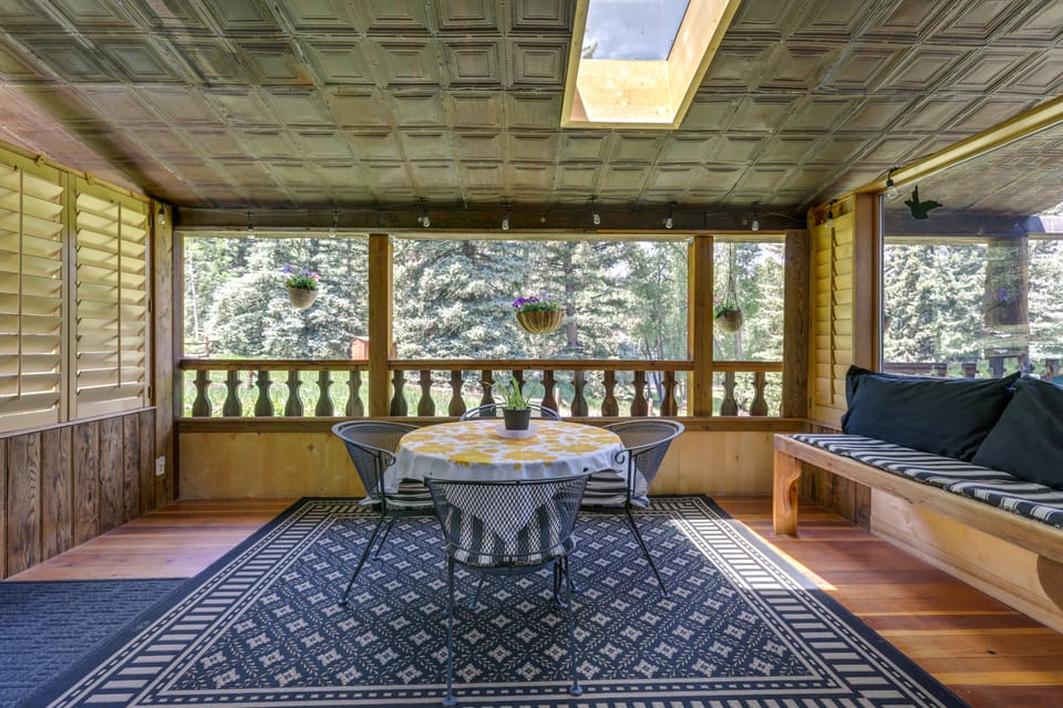 Mountain Chalet Getaway: Steps to Crystal River! House in Colorado