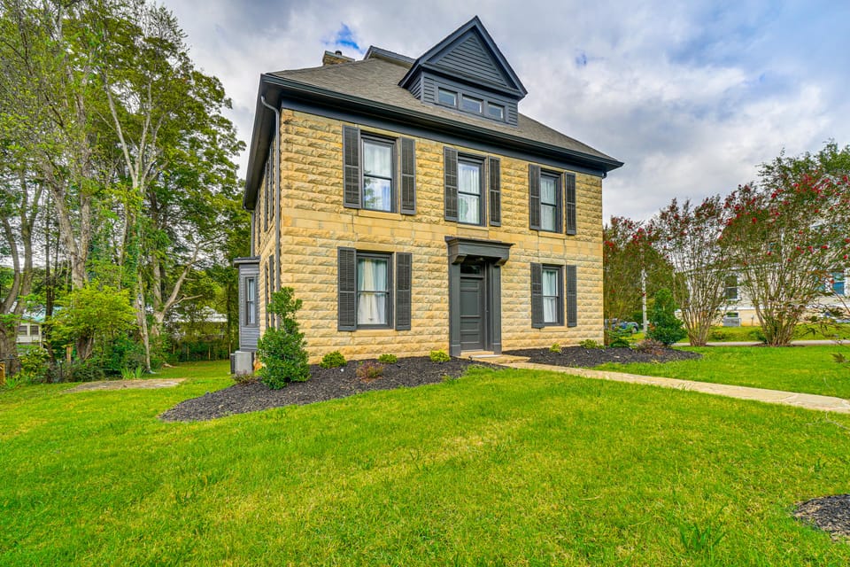 Spacious Athens Home ~ 1 Mi to Downtown! House in Tennessee