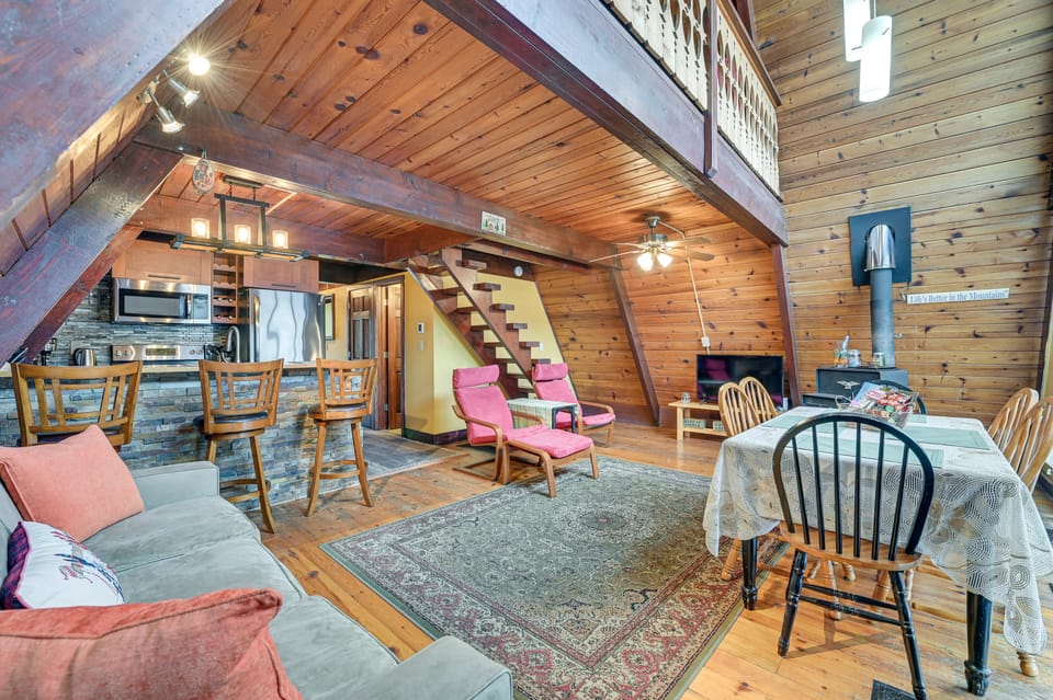 Walk to Ski Lift! Charming Hunter A-Frame House in Hunter