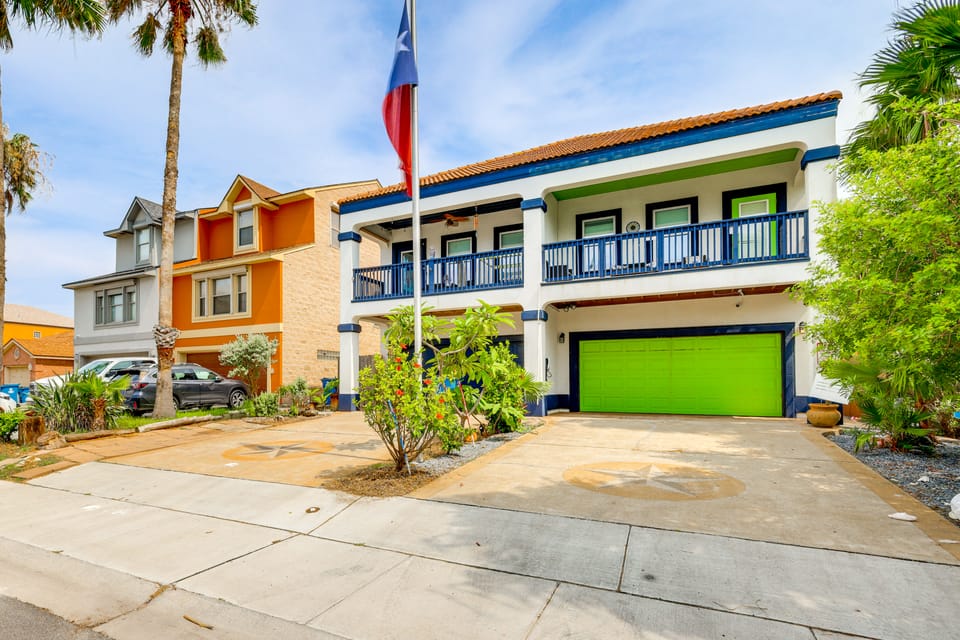 Steps to Beach: Oceanside Townhome w/ Heated Pool Apartment in South Padre Island
