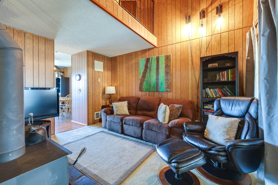 Strawberry Townhouse: Walk to Leland Snowplay! Apartment in Tuolumne County