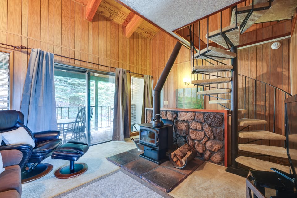 Strawberry Townhouse: Walk to Leland Snowplay! Apartment in Tuolumne County