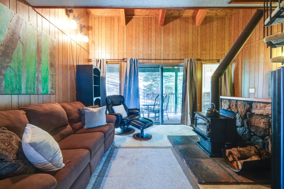 Strawberry Townhouse: Walk to Leland Snowplay! Apartment in Tuolumne County