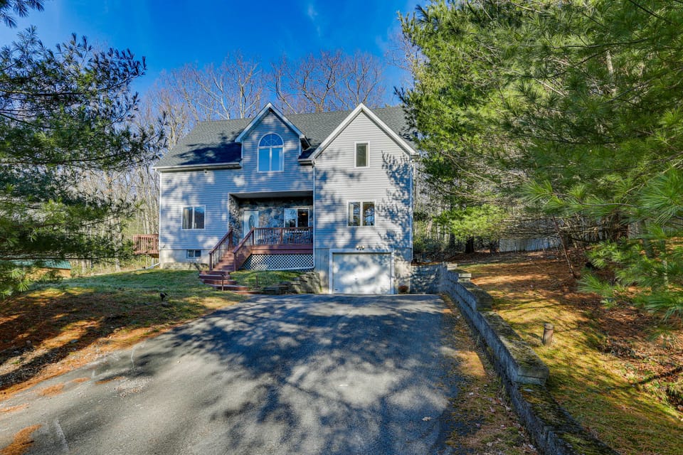 Secluded Kerhonkson Retreat with Deck + Views! House in Hudson Valley