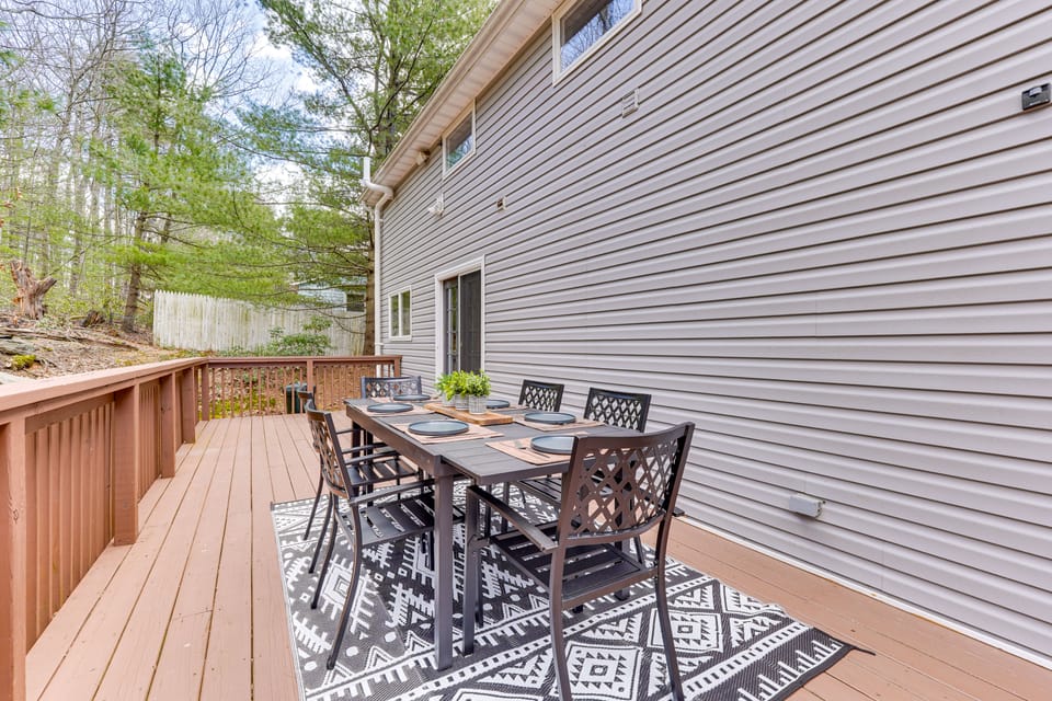 Secluded Kerhonkson Retreat with Deck + Views! House in Hudson Valley