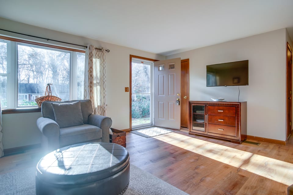 Golf & Unwind: Family Home 2 Mi to Covell’s Beach! House in Centerville