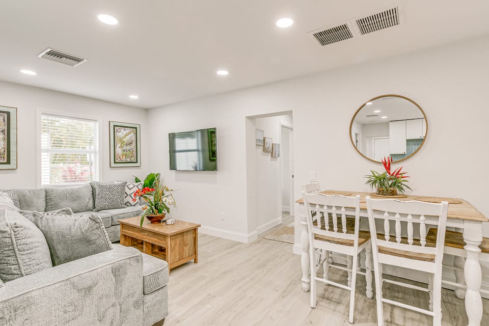 Heated Pool + Backyard: North Palm Beach Retreat! House in Palm Beach Gardens
