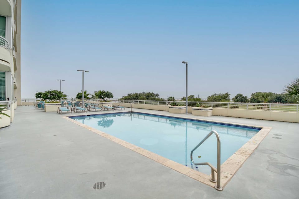 Resort-Style Biloxi Condo: Walk to the Beach! Apartment in Biloxi