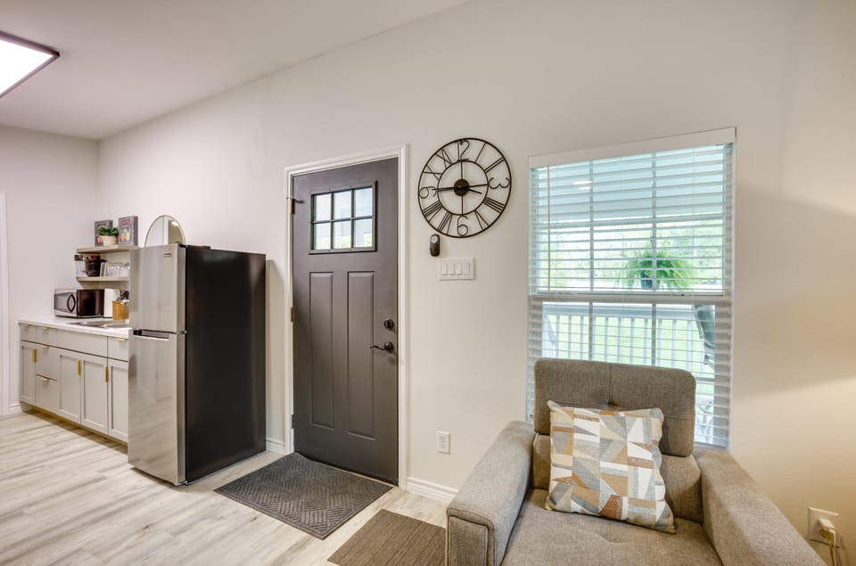 Peaceful Montgomery Vacation Rental w/ Porch! Cottage in Texas