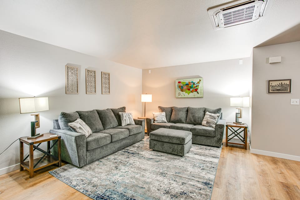 Updated Duplex Home < 1 Mi to Downtown Enumclaw! House in King County