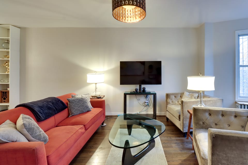 Unique DC Row House Near Historic H Street! Apartment in District of Columbia