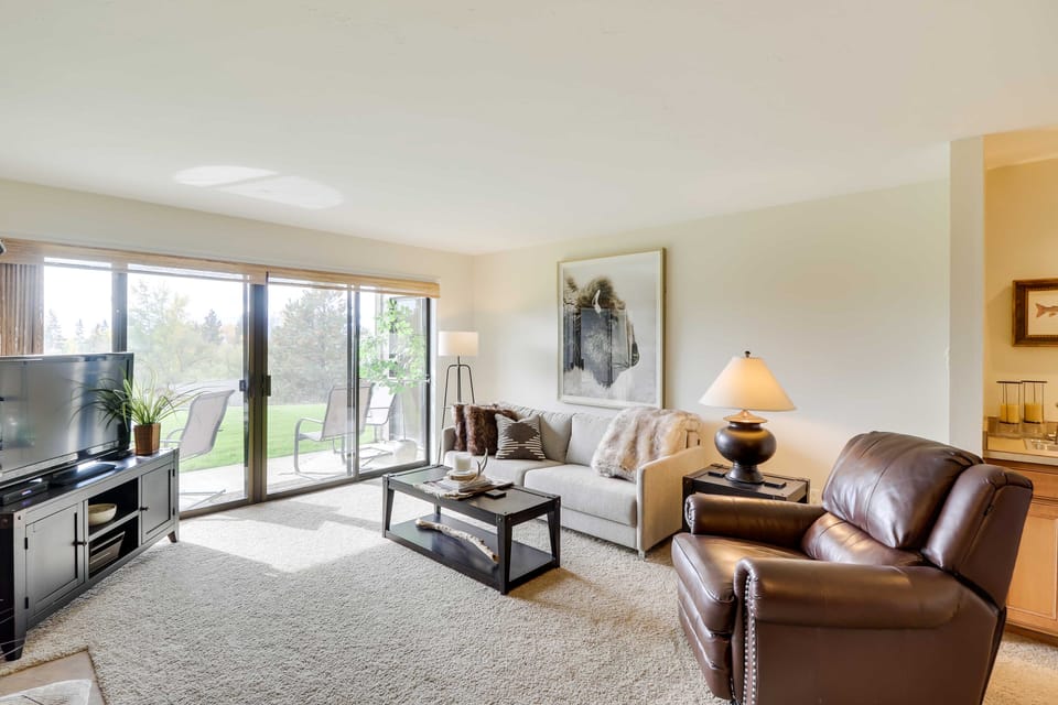 Beautiful Bigfork Condo w/ Hot Tub Access! Apartment in Bigfork