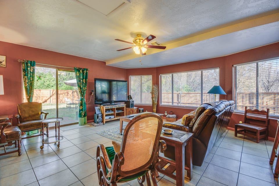 Artfully Decorated Cottonwood Home: Pets Welcome! House in Cottonwood
