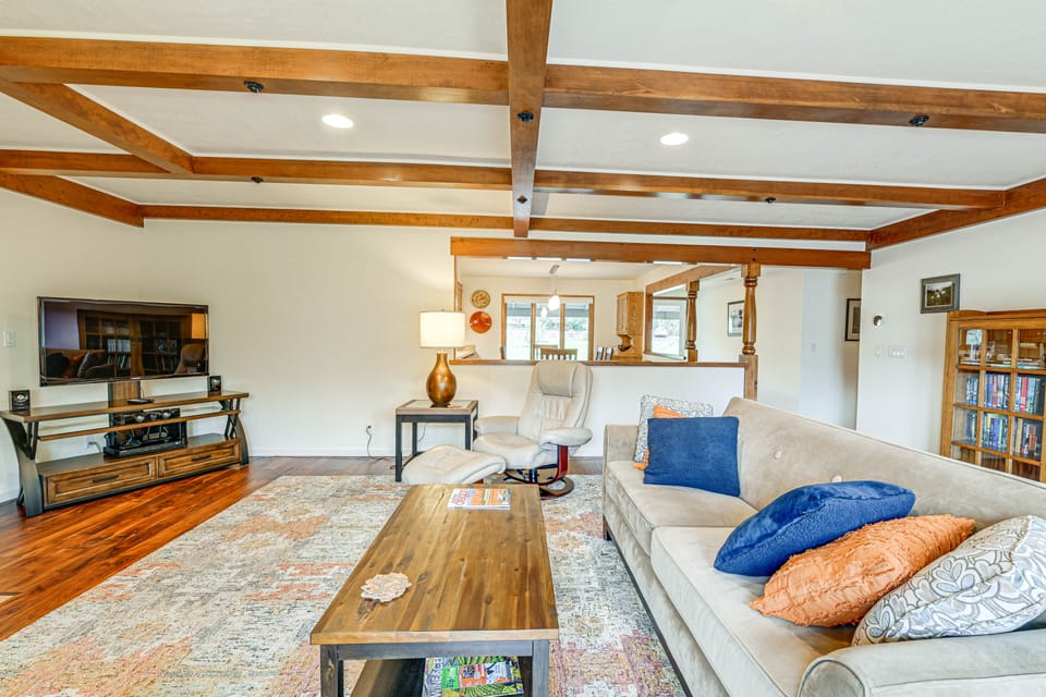 Fishing & Rafting Retreat: 7 Mi to Rogue River! House in Oregon