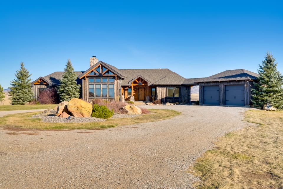 'Free Spirit Ranch' w/ Hot Tub & Mountain Views House in Montana