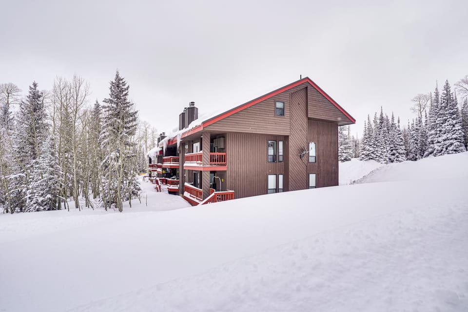 Ski-In, Ski-Out Brian Head Condo w/ Fireplace! Apartment in Brian Head