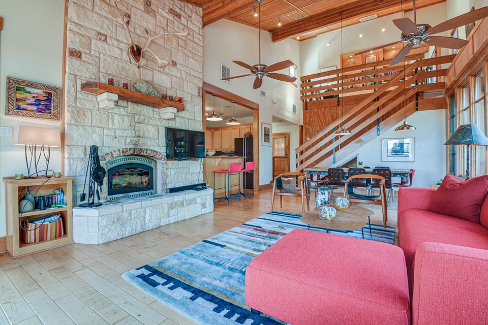 Lake Whitney Cabin w/ Hot Tub & Fire Pit! House in Texas