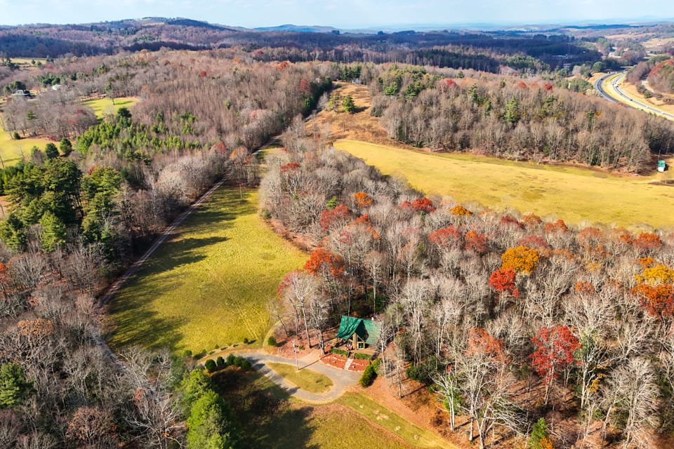 Rustic Fancy Gap Cabin w/ Blue Ridge Parkway Views House in Virginia