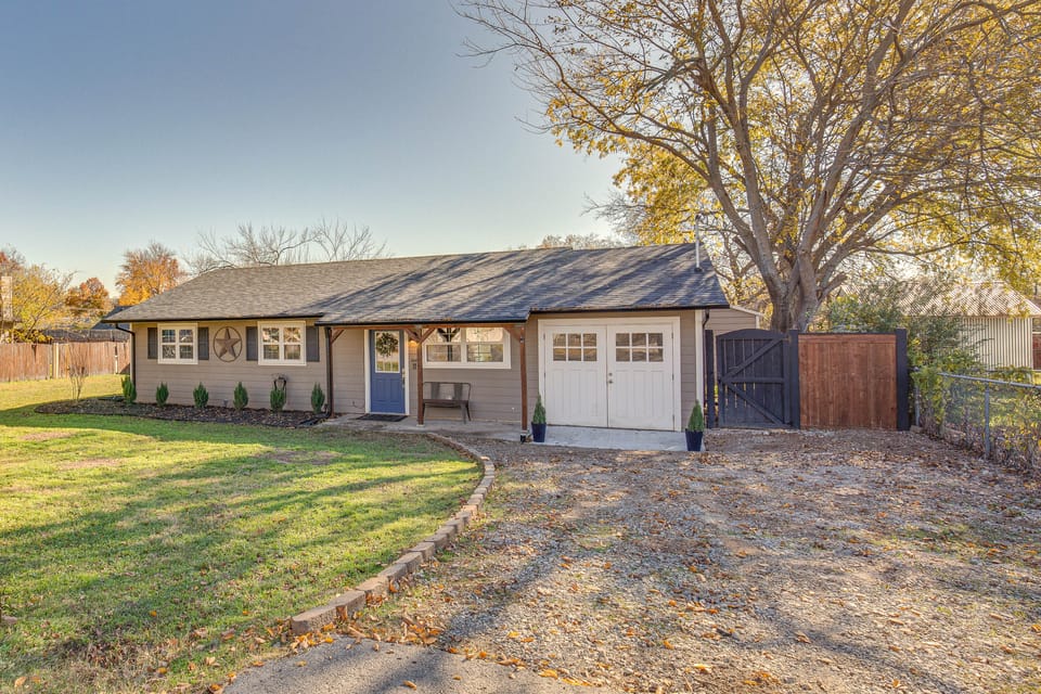 Game Room & Fire Pit: Family-Friendly Aubrey Home House in Texas