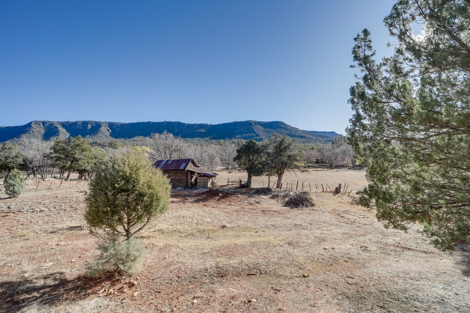 'Lavender Lodge' Mountain-View Pine Cabin w/ Deck House in Pine