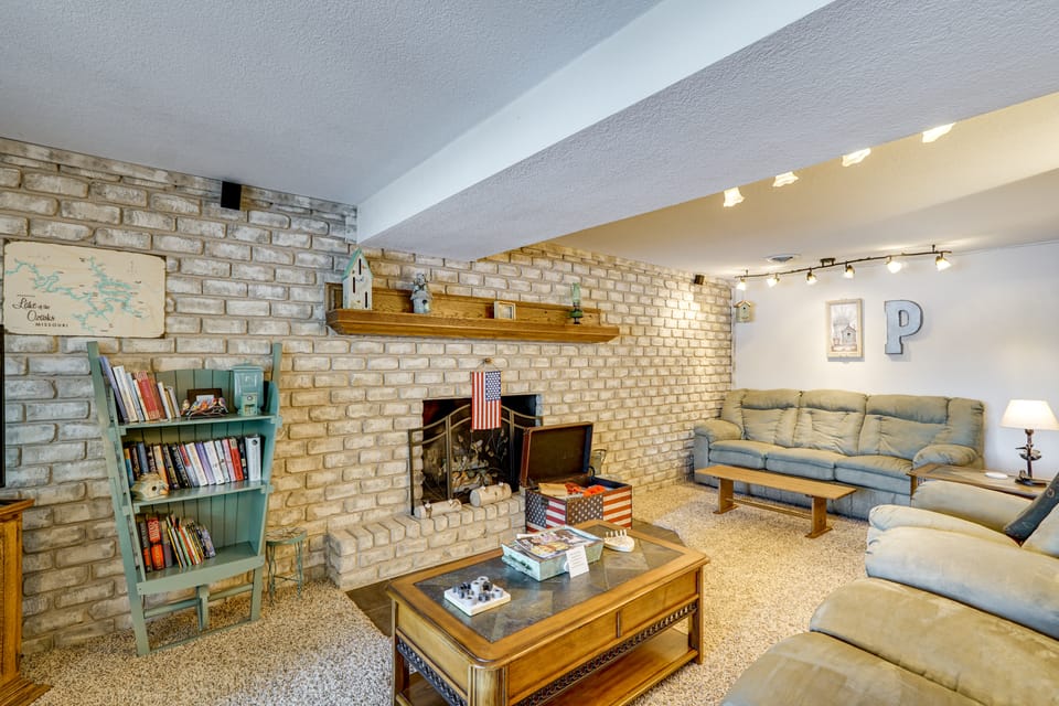 Lakefront & Dog-Friendly Gem in Gravois Mills House in Lake of the Ozarks