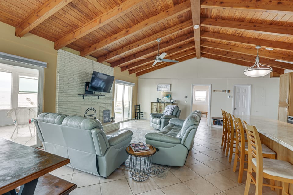 Beachfront Alligator Point Retreat: Steps to Sand! House in Florida