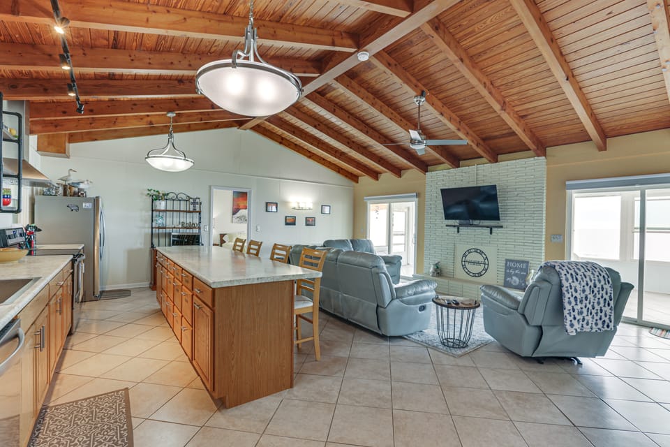 Beachfront Alligator Point Retreat: Steps to Sand! House in Florida
