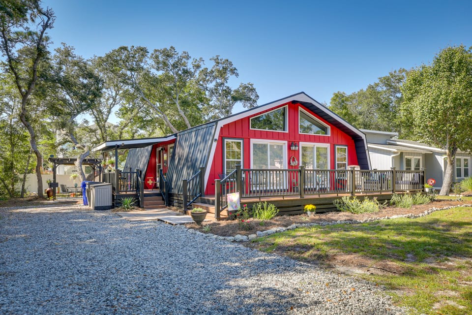 Oak Island Vacation Rental w/ Decks, Walk to Beach House in Oak Island