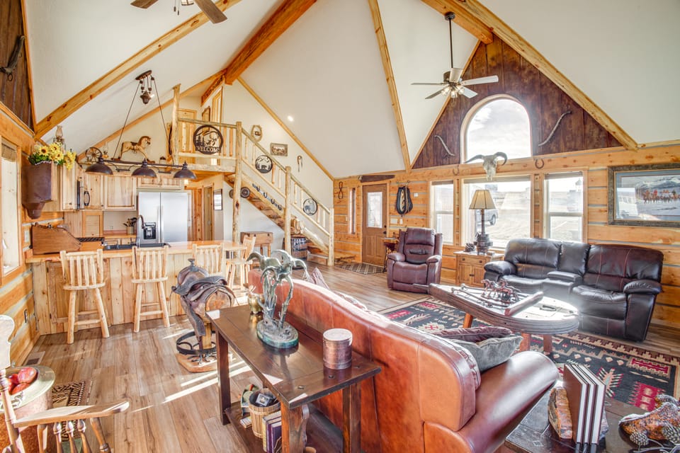 Roberts Home w/ Western Decor & Mountain Views! House in Montana