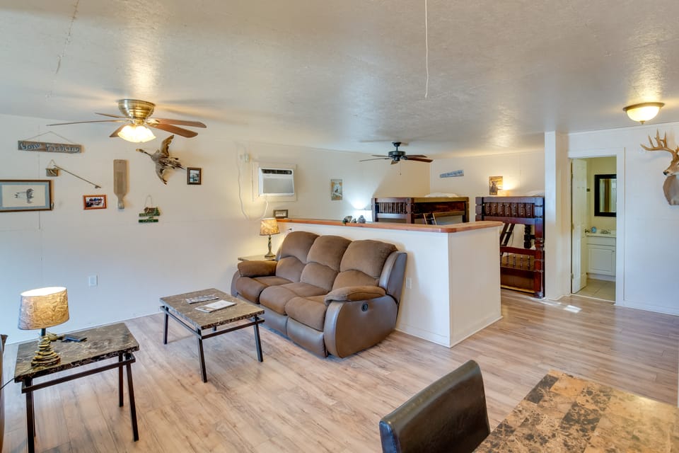 Reservoir & Dock Access: Pet-Friendly Kerens Cabin Apartment in Texas