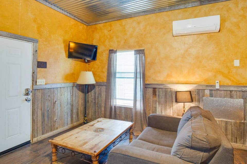 Community Pier: Cozy Kerens Cabin! Apartment in Texas