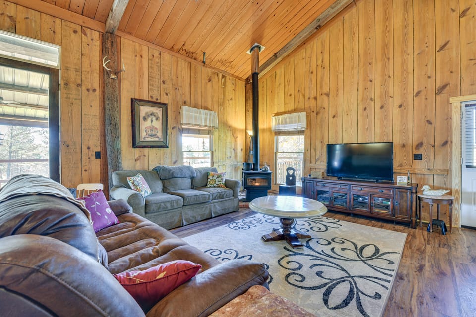 Pet-Friendly Opp Vacation Rental w/ Spacious Deck! House in Alabama