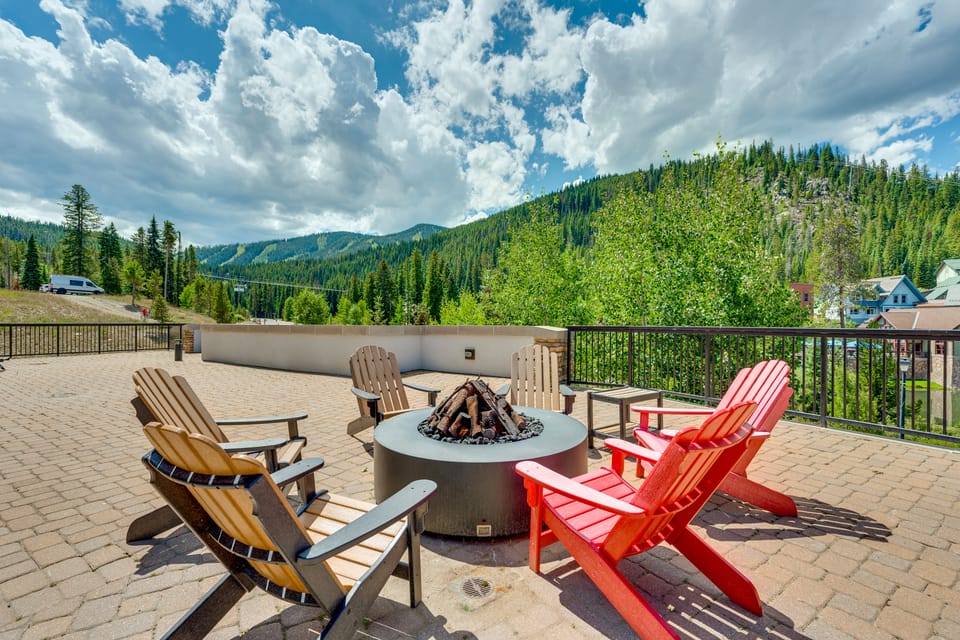 Mtn Views & Pool Access: Sunny Winter Park Retreat Apartment in Winter Park