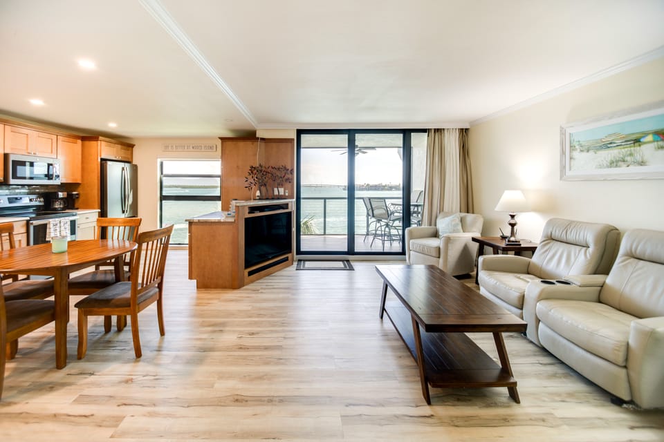 Marco Island Waterfront Condo w/ Community Pool! Apartment in Marco Island