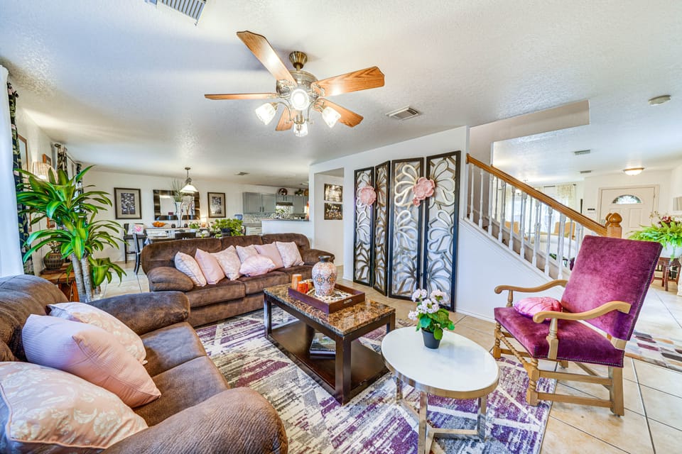 Pool, Deck & Huge Yard! Spacious San Antonio Home House in San Antonio