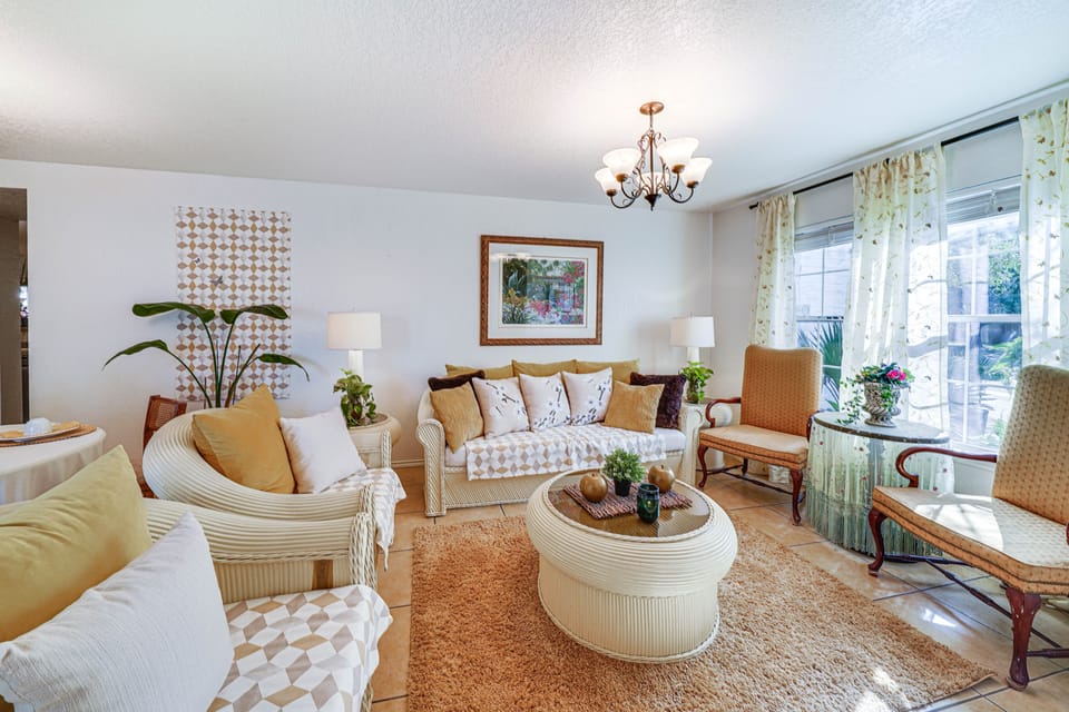 Pool, Deck & Huge Yard! Spacious San Antonio Home House in San Antonio