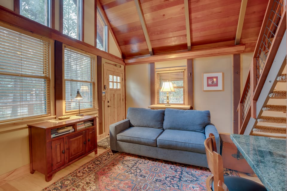 < 1 Mi to Beach: Peaceful Studio w/ Deck in Tahoma Apartment in Lake Tahoe