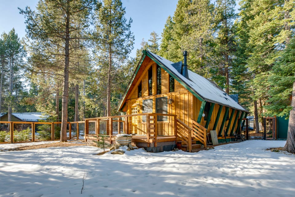 < 1 Mi to Beach: Peaceful Studio w/ Deck in Tahoma Apartment in Lake Tahoe