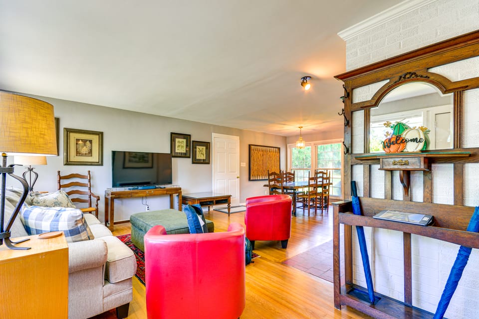 2 Mi to Dtwn Greensboro: Centrally Located Home House in Greensboro