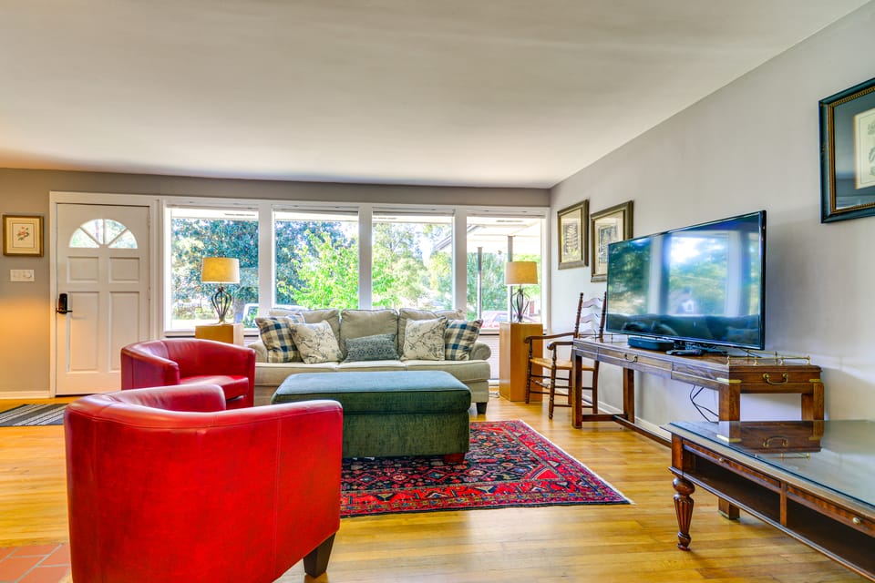 2 Mi to Dtwn Greensboro: Centrally Located Home House in Greensboro