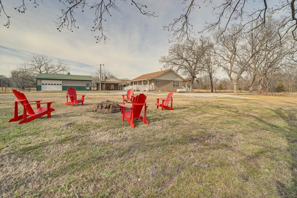 Game Room & Large Yard: Vinita Farmhouse! House in Ozark Mountains