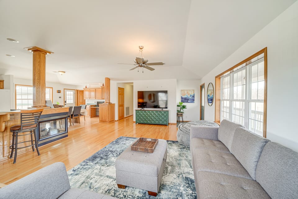 Game Room & Large Yard: Vinita Farmhouse! House in Ozark Mountains
