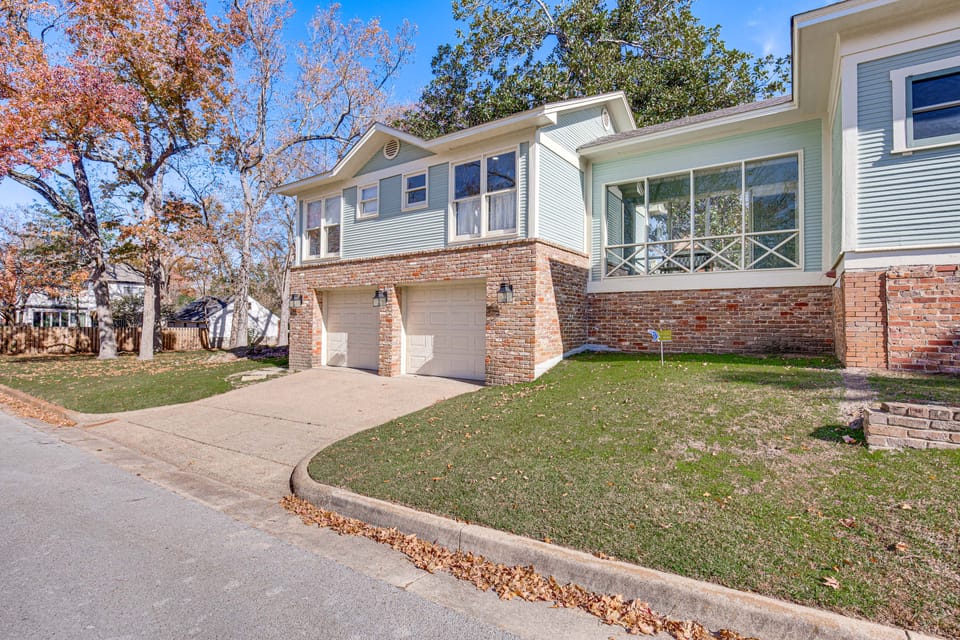 2 Mi to Tyler Rose Garden: Vibrant Apartment! Apartment in Tyler