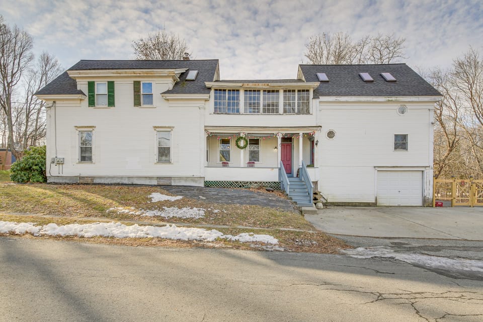 Tasteful Gardiner Triplex Near Downtown Augusta! Apartment in Maine