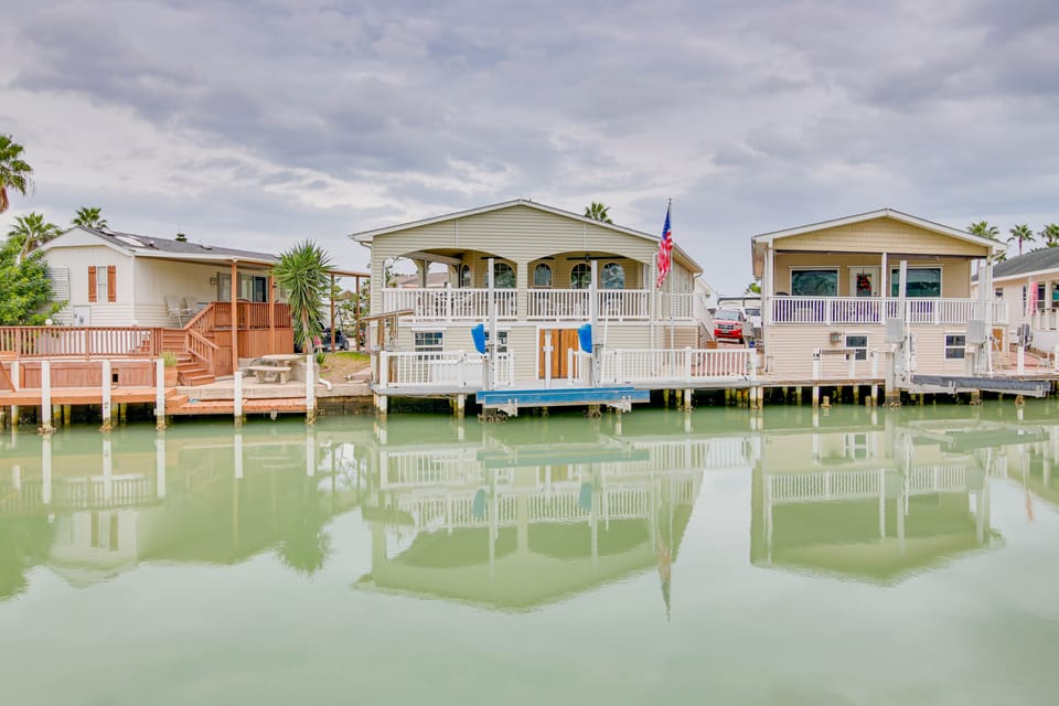 Canalfront Port Isabel Cottage: 5 Mi to Beach! Cottage in Port Isabel