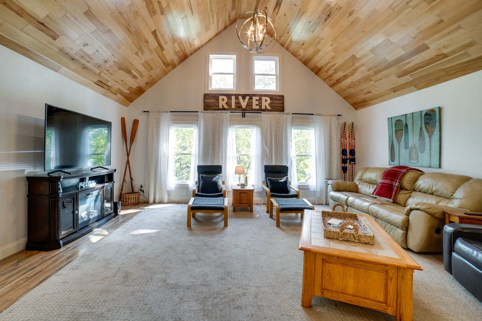 Waterfront Home: Allegheny River Access, Dock Slip House in Allegheny River