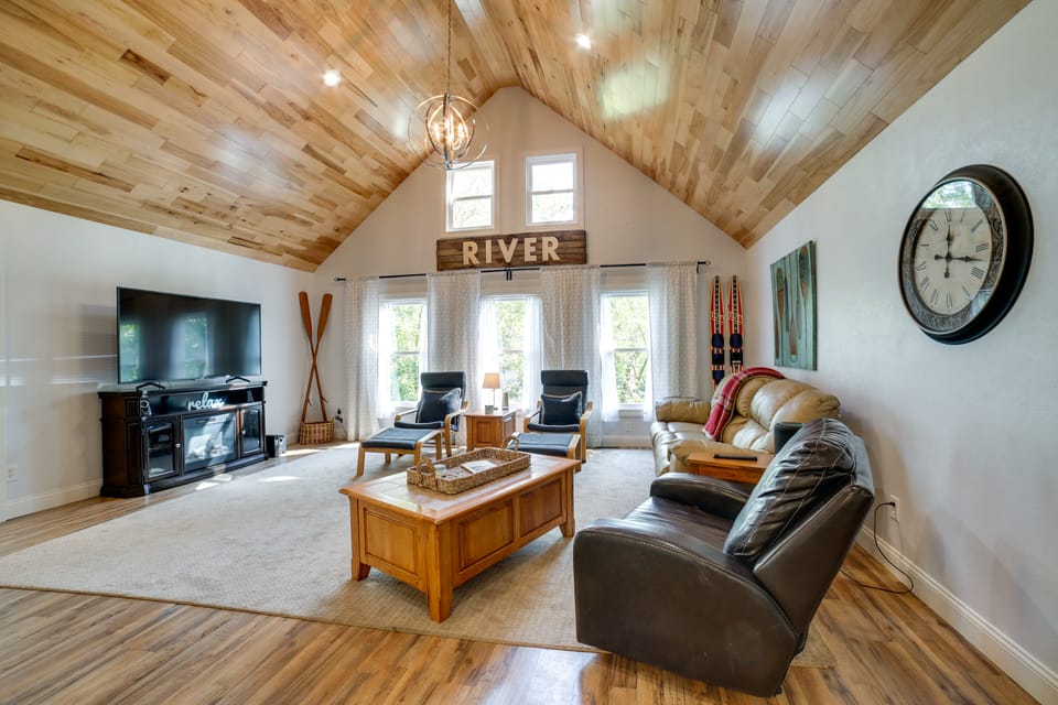 Waterfront Home: Allegheny River Access, Dock Slip House in Allegheny River