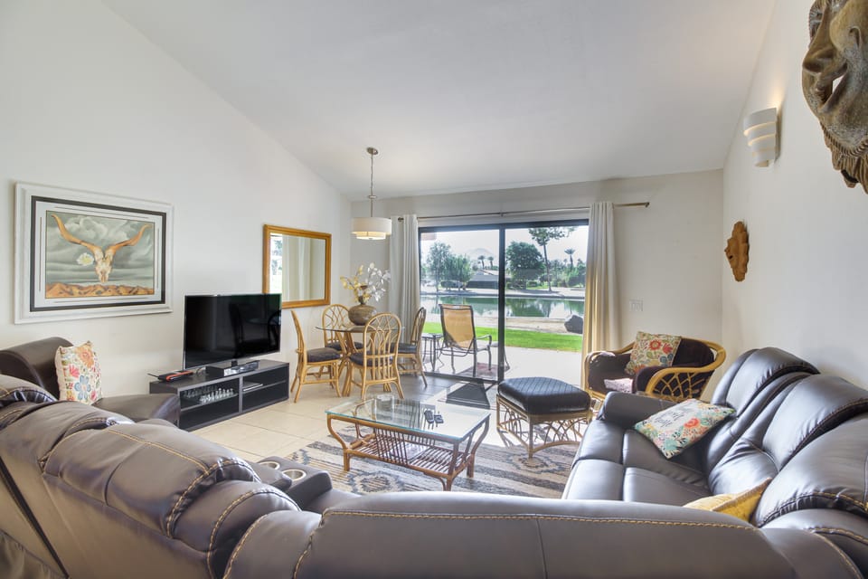 Pet-Friendly Palm Desert Gem on Golf Course! House in Palm Desert