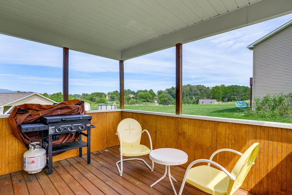 Hike Shenandoah! Family-Friendly House w/ Deck House in Shenandoah