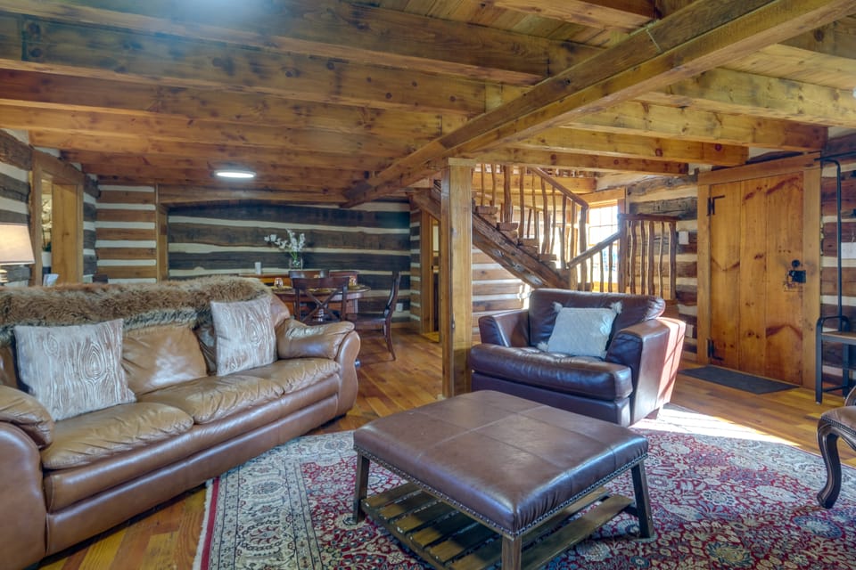 Historical Paris Cabin on Farm w/ Fire Pit! House in Shenandoah Valley